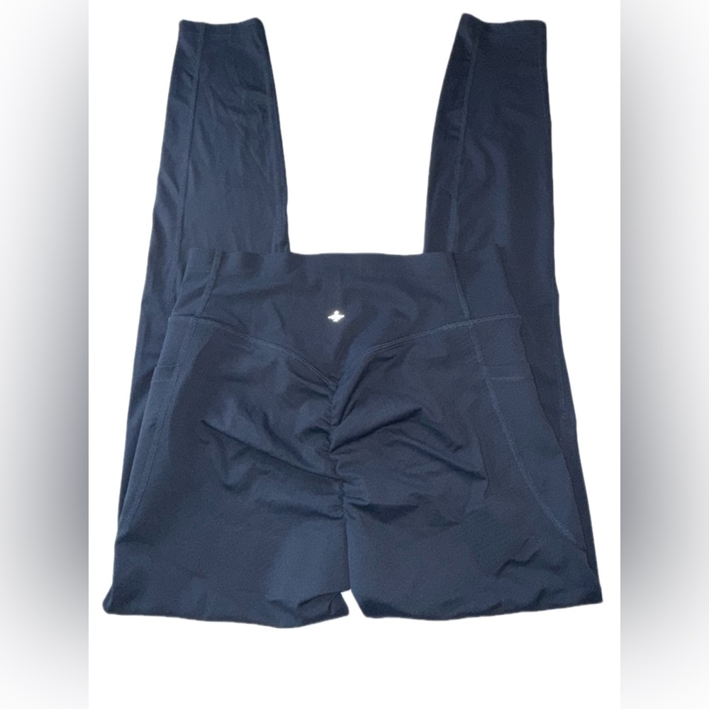 HALARA Navy High-Waist Scrunch Back Leggings with Side Pockets - Picture 3 of 7